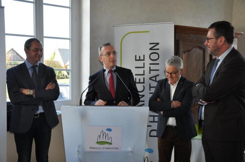 Pose de la 1ère pierre Clos St Martine à Souillé - Mancelle d'habitation