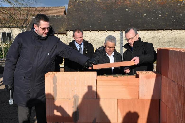 Pose de la 1ère pierre Clos St Martine à Souillé - Mancelle d'habitation